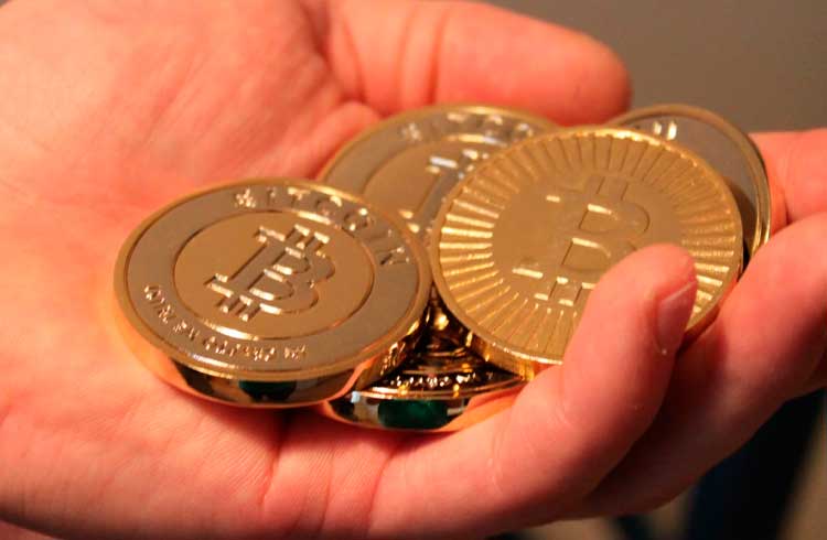 Deputado na Bélgica se tornou o primeiro político na Europa a receber seus rendimentos em bitcoin