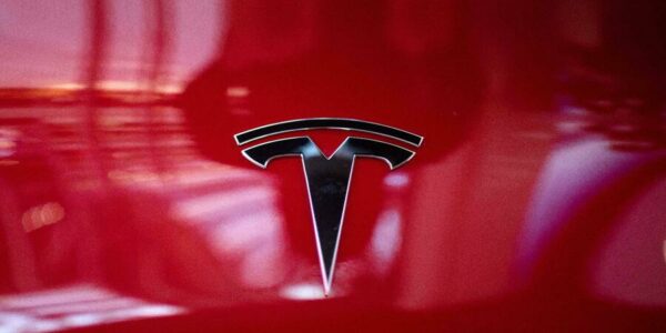 В изходния код на страниците с модели автомобили Tesla вече ще има опция за плащане в Dogecoin, според потребителите на Twitter.