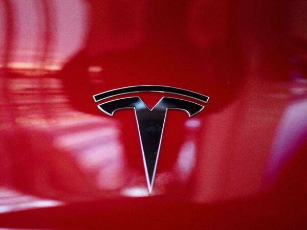 В изходния код на страниците с модели автомобили Tesla вече ще има опция за плащане в Dogecoin, според потребителите на Twitter.