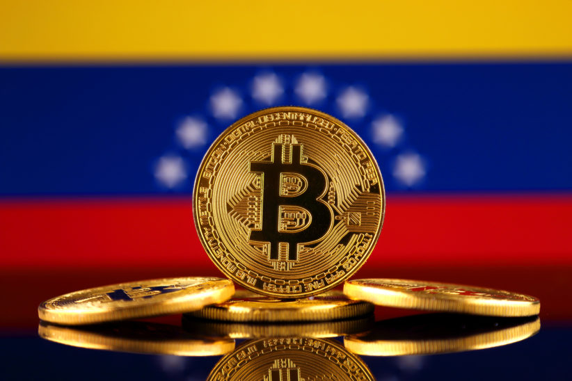 Venezuela teria aprovado projeto de lei que taxa criptomoedas, como o Bitcoin, de 2 a 20% em transferências no país