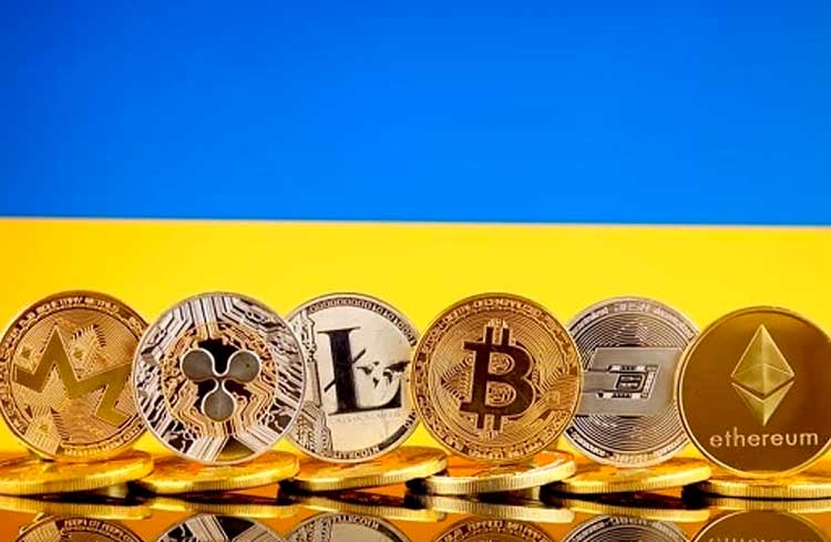 Em meio a clima tenso na Ucrânia, corretoras de criptomoedas sofrem pressão por bloqueios a usuários da Rússia