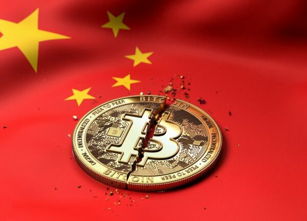 Setelah melarang cryptocurrency dari negara tersebut, China melihat penurunan 80% dalam volume perdagangan token, tetapi orang China masih menggunakan teknologi blockchain