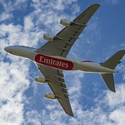 BAE'nin ana havayolu şirketi olan Emirates, bitcoin'in bir NFT koleksiyonunun yanı sıra bir ödeme şekli olacağını duyurdu.