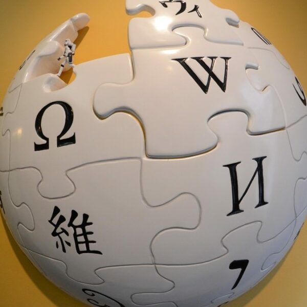 Wikipedia deixará de aceitar doação de criptomoedas após 8 anos. Wikimedia, responsável pela enciclopédia, afirmou que bitcoin foi mais recebido