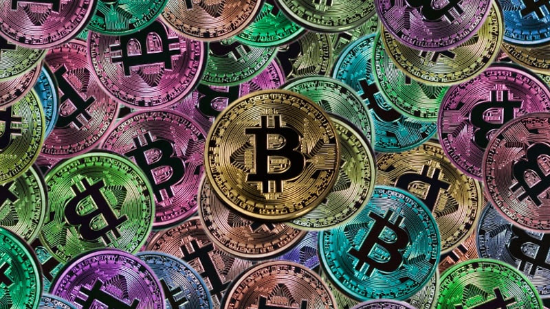 IO interesse institucional desperta a volatilidade do Bitcoin enquanto as baleias onduladas migram para este novo AI Altcoin