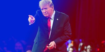 Donald Trump Realiza Compra Histórica com Bitcoin em Bar de Nova York