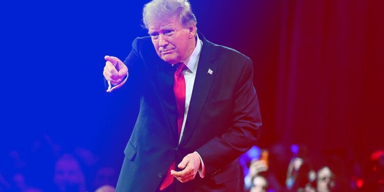 Donald Trump Realiza Compra Histórica com Bitcoin em Bar de Nova York