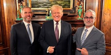 XRP Busca Recuperação Após Queda; CEO da Ripple Encontra Trump em Jantar Estratégico