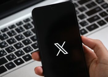 X reformula anúncios com IA e mira integração total do app